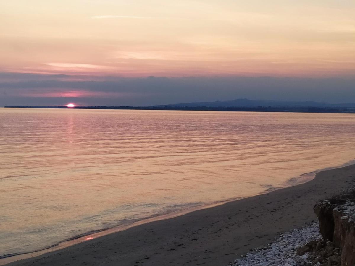 Cozy Beach House Перволія Екстер'єр фото